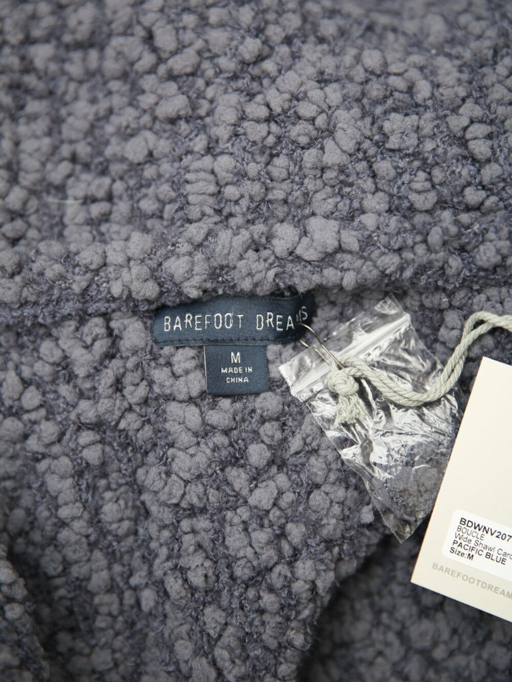 New BAREFOOT DREAMS Cozy Wide Shawl Blue Bouclé Cardigan W/Patch Pockets - Picture 6 of 9